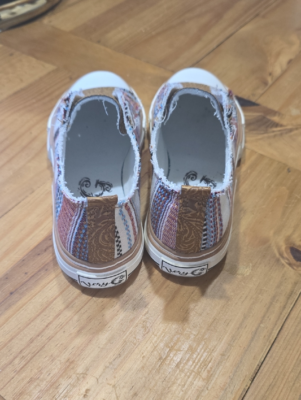 Women's Size 7 Boho Patchwork Slip-On Sneakers in Multi Color - Picture 4 of 5
